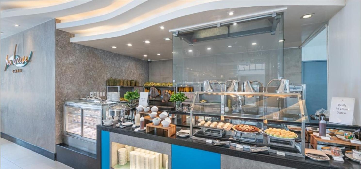 Henann Regency Resort And Spa Balabag  Exterior foto The buffet at the hotel